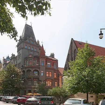 Laurent Apartman *